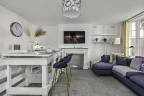 Myrtle Cottage with Free Parking By My Getaways